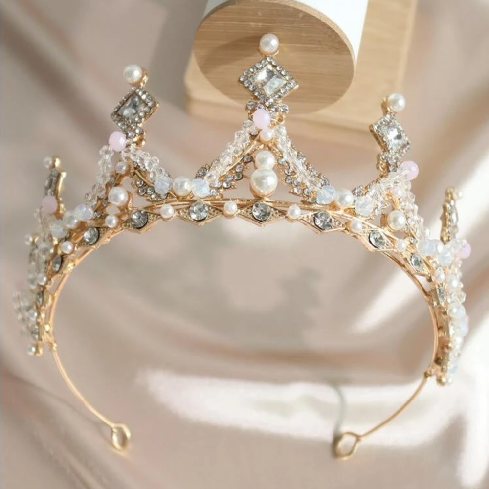 Gorgeous crown with rhinestone and beads